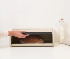 Brabantia Broodtrommel - Met Schuifdeksel - Soft Beige -Huishoudelijke Artikelen Winkel 1200x1012 1
