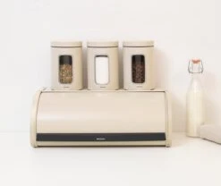 Brabantia Broodtrommel - Met Schuifdeksel - Soft Beige -Huishoudelijke Artikelen Winkel 1200x1012 3