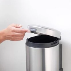 Brabantia NewIcon Wandprullenbak - 3 L - Matt Steel 33 Brabantia NewIcon Wandprullenbak - 3 L - Matt Steel -Huishoudelijke Artikelen Winkel 1200x1200 627