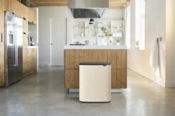 Brabantia Bo Touch Bin Prullenbak - 2 X 30 L - Soft Beige -Huishoudelijke Artikelen Winkel 1200x799 13