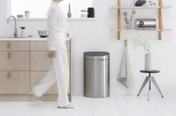 Brabantia Touch Bin Prullenbak - 40 L - Matt Steel Fingerprint Proof -Huishoudelijke Artikelen Winkel 1200x799 14
