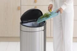 Brabantia Touch Bin Prullenbak - 40 L - Matt Steel Fingerprint Proof -Huishoudelijke Artikelen Winkel 1200x799 16