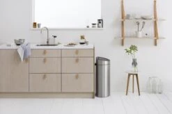 Brabantia Touch Bin Prullenbak - 40 L - Matt Steel Fingerprint Proof -Huishoudelijke Artikelen Winkel 1200x799 17