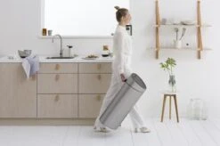 Brabantia Touch Bin Prullenbak - 40 L - Matt Steel Fingerprint Proof -Huishoudelijke Artikelen Winkel 1200x799 18