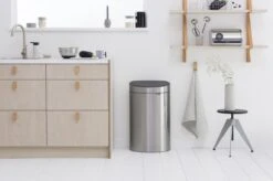 Brabantia Touch Bin Prullenbak - 40 L - Matt Steel Fingerprint Proof -Huishoudelijke Artikelen Winkel 1200x799 19