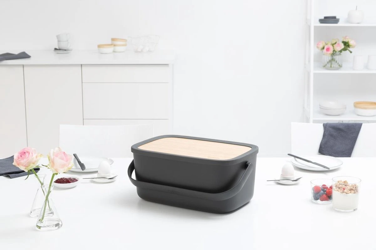 Brabantia Nic Broodtrommel - Met Bamboe Deksel - Dark Grey 11 Brabantia Nic Broodtrommel - Met Bamboe Deksel - Dark Grey - Afbeelding 9