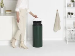 Brabantia Touch Bin Prullenbak - 30 L - Pine Green -Huishoudelijke Artikelen Winkel 1200x899 6