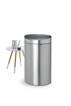 Brabantia Touch Bin Prullenbak - 40 L - Matt Steel Fingerprint Proof -Huishoudelijke Artikelen Winkel 799x1200 4