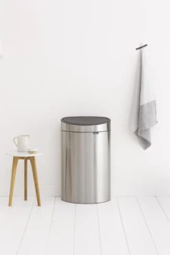 Brabantia Touch Bin Prullenbak - 40 L - Matt Steel Fingerprint Proof -Huishoudelijke Artikelen Winkel 800x1200 26