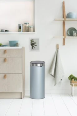 Brabantia Touch Bin Prullenbak - 30 L - Metallic Mint / Matt Steel Fingerprint Proof Deksel 10 Brabantia Touch Bin Prullenbak - 30 L - Metallic Mint / Matt Steel Fingerprint Proof Deksel -Huishoudelijke Artikelen Winkel 800x1200 27