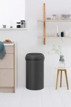 Brabantia Touch Bin Prullenbak - 60 L - Mineral Infinite Grey -Huishoudelijke Artikelen Winkel 800x1200 28