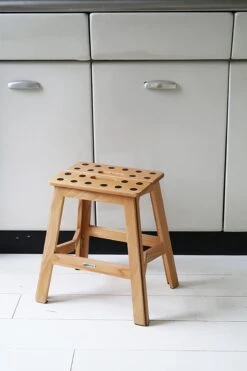 PUHLMANN - Inklapbare Kruk, JAMES, Hout, 41 Cm Hoog, Max 150 Kilo -Huishoudelijke Artikelen Winkel 800x1200 3