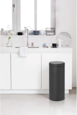 Brabantia Touch Bin Prullenbak - 30 L - Mineral Infinite Grey -Huishoudelijke Artikelen Winkel 805x1200 2